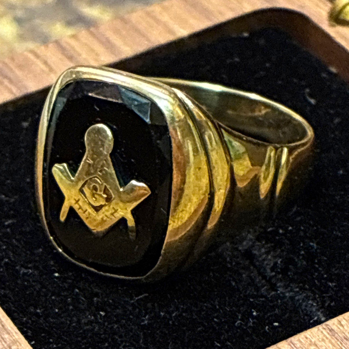 Signed 10K Gold Freemason Masonic Ring Black Stone Square & Compass Symbol