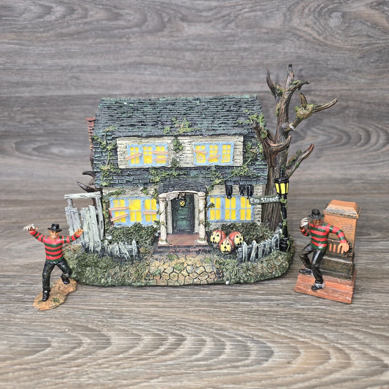 Hawthorne Village 842 Elm Street Nightmare on Elm Street Freddy House W Figurine
