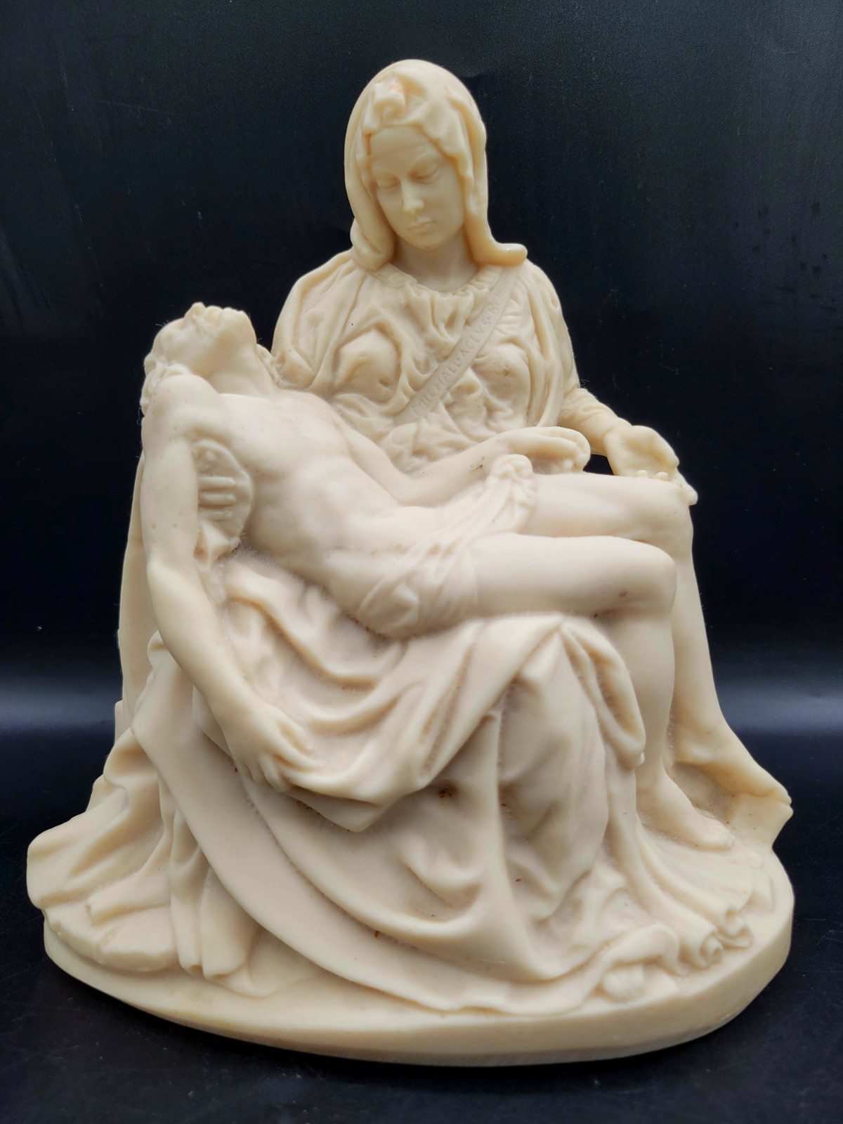 VINTAGE HEAVY RESIN PIETA MICHELANGELO MARY JESUS SCULPTURE 8\