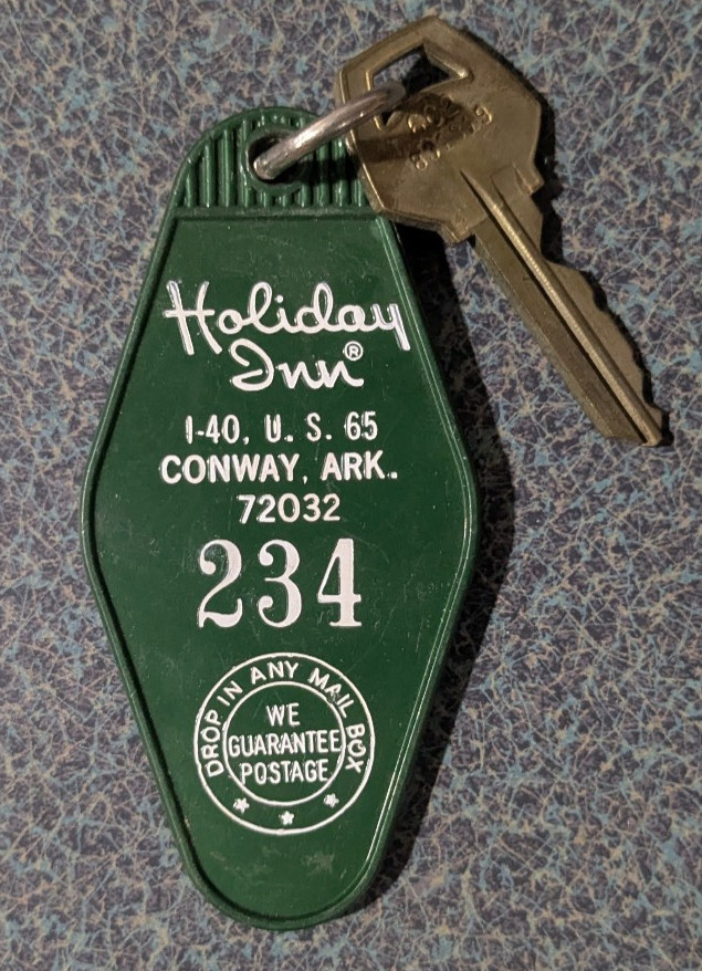 VTG Green Plastic Holiday Inn I-40 Conway Arkansas Room 234 Key Chain Fob RARE