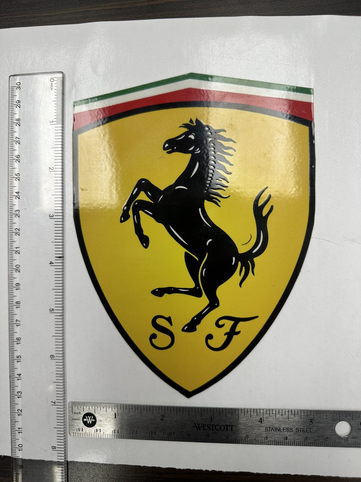 MAGNETIC FERRARI SHIELD LARGE 7\