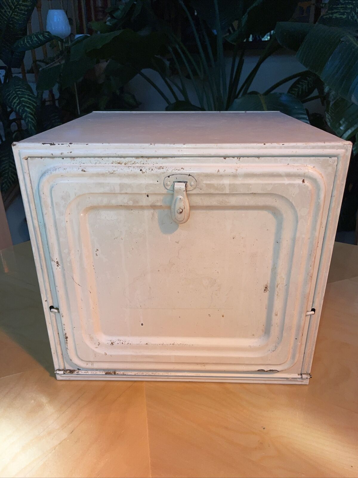 Vintage Mid-Century Metal Tin Bread Box w/Latching Front Door 13”/14”/14” Square
