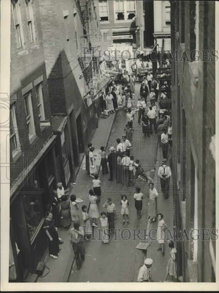 1934 Press Photo Scene of the attempted murder and suicide in Wiget street