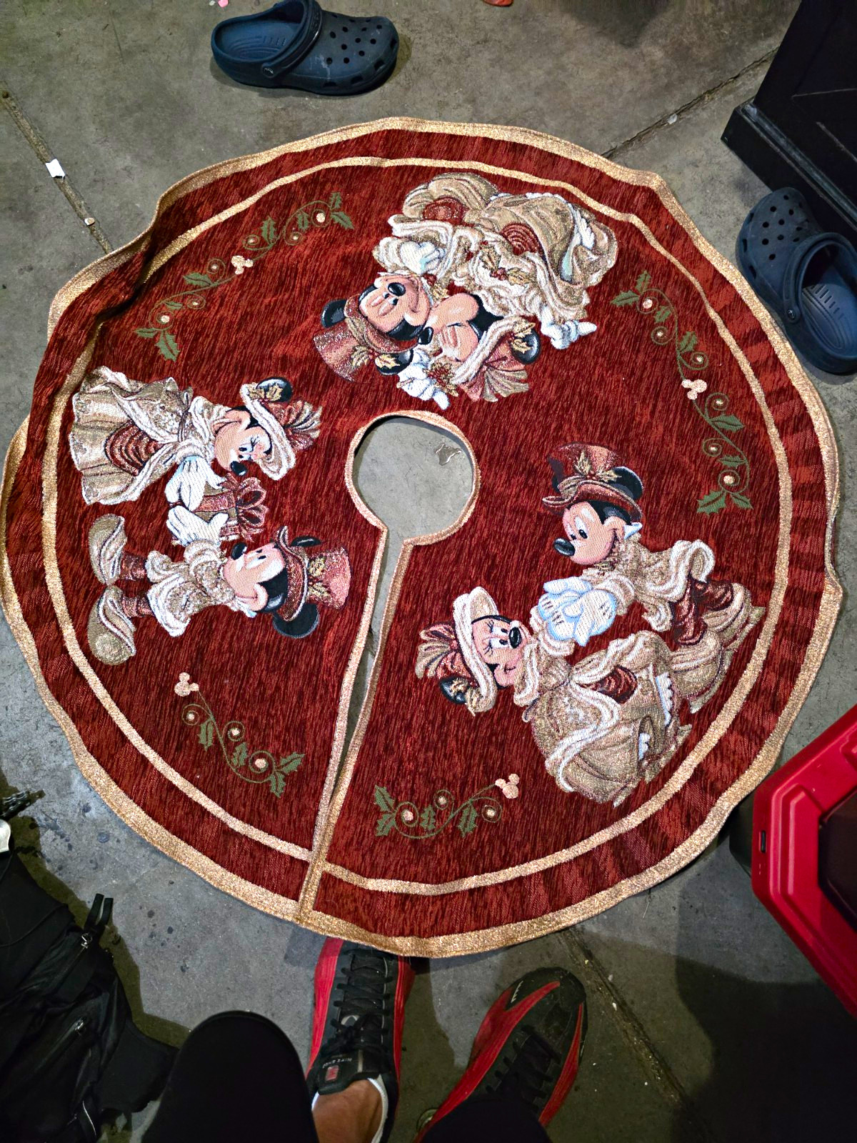 Disney Park Mickey Minnie Mouse Victorian Tapestry Christmas Holiday Tree Skirt