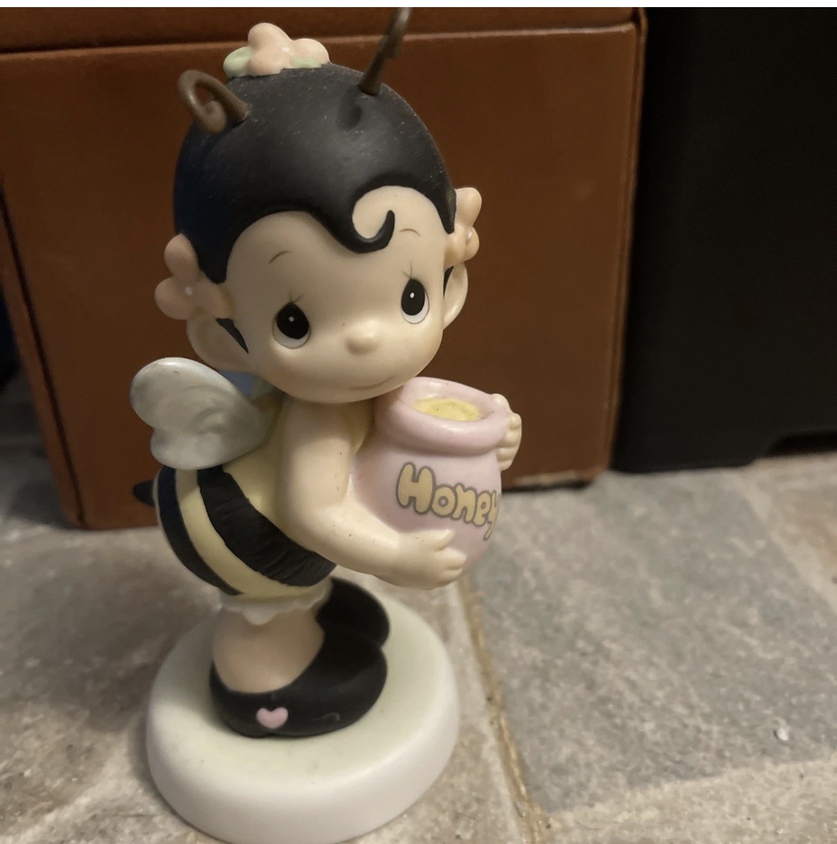 2000 Precious Moments “You’re A Honey” Enesco Figurine 2000 Precious Moments “You’re A Honey” Enesco Figurine
