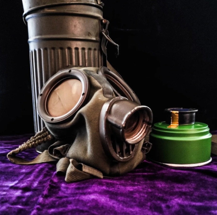 WW2 GERMAN GAS MASK | 1937 AUER WW2 GERMAN GAS MASK | 1937 AUER