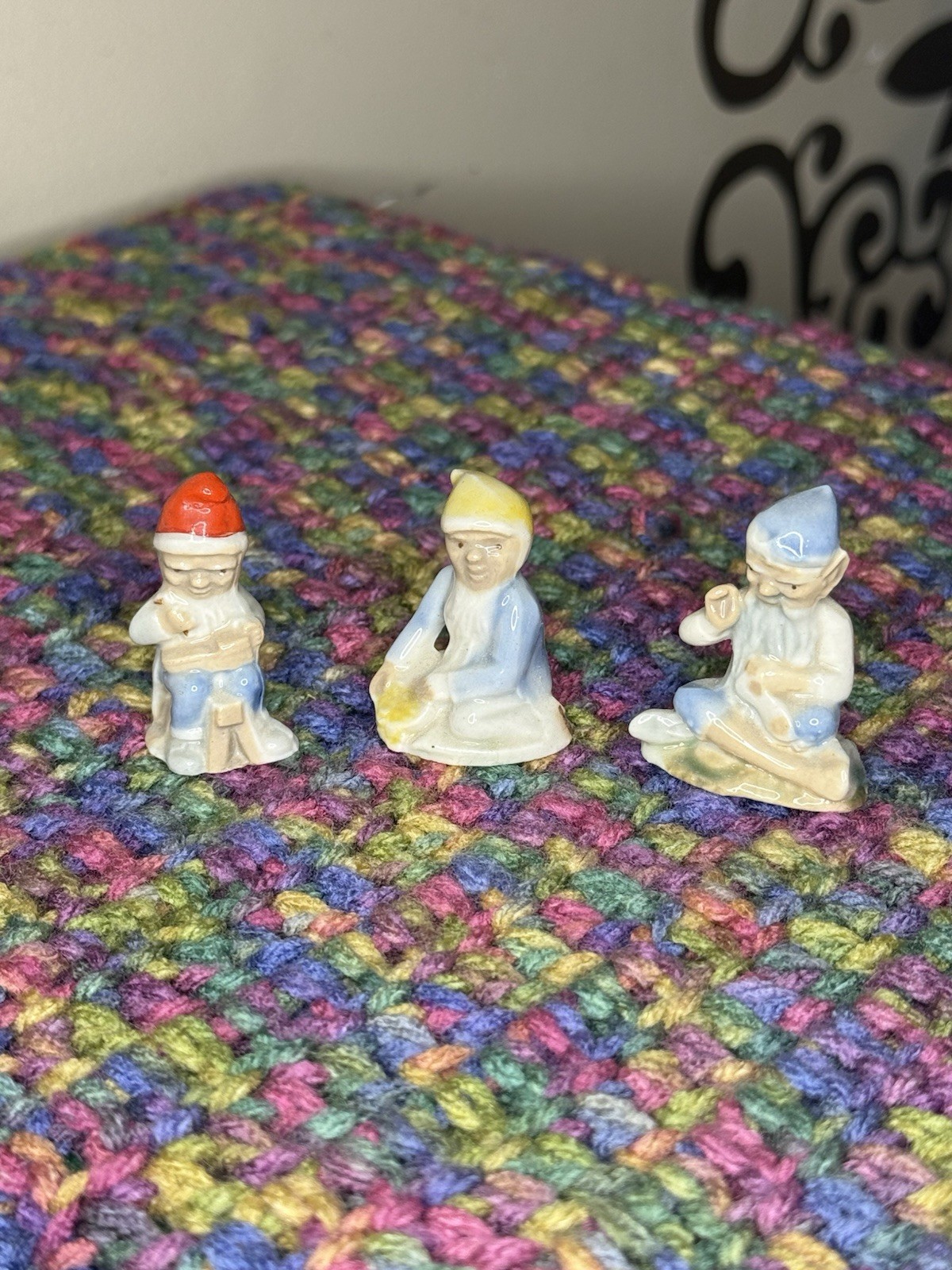 3 WADE WHIMSIES Ireland MINI Workbench Pixie LEPRECHAUN Gnome Elf Red Blue Hat**