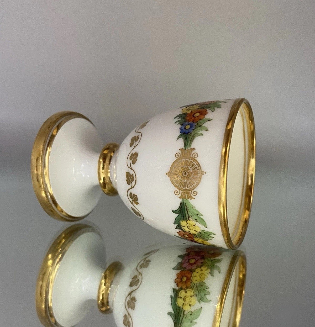 Rare Sèvres Chateau De Neuilly Egg Cup 1840 Louis-Philippe Sèvres Museum Quality