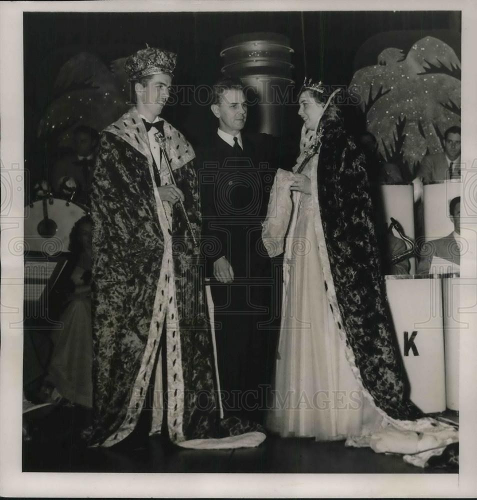 1940 Press Photo Mr. and Mrs. Tom Phelps crowned King, Queen of Honeymooners, FL
