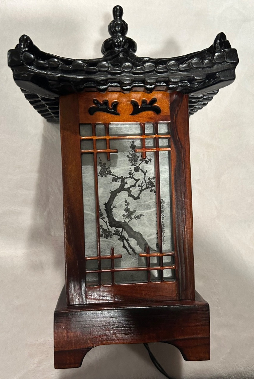 Traditional Korean/Asian Wood Table Lamp/Lantern Vintage