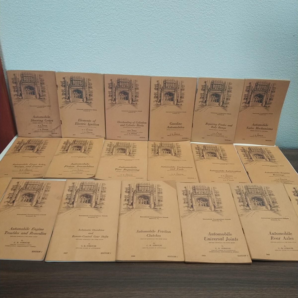 LOT 19 Trade School 1945 INTERNATIONAL CORRESPONDENCE AUTOMOBILE MANUALS Vtg