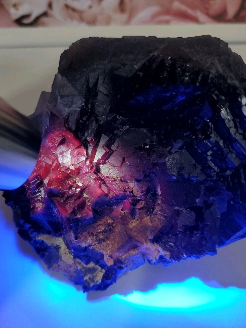 Black Rose Fluorite Specimen 874g Pakistan UV-Reactive Black Rose Fluorite Specimen 874g Pakistan UV-Reactive