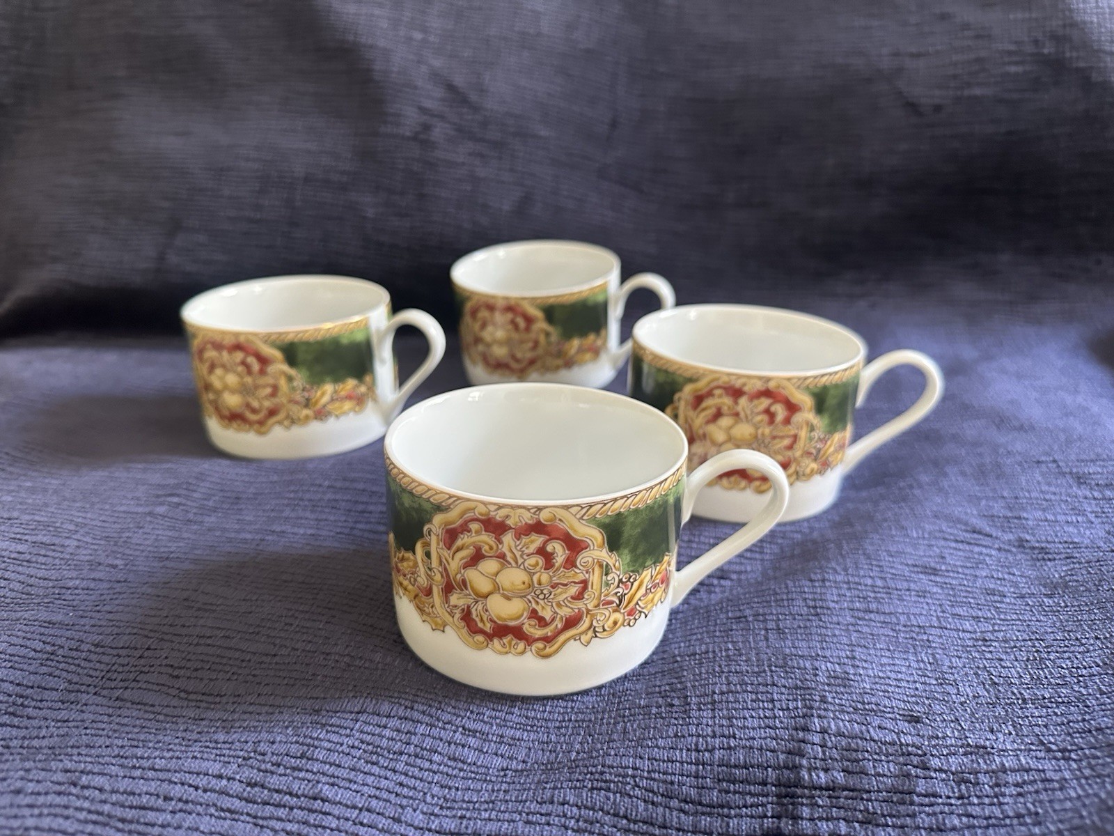 American Atelier Noel 4 Coffee Cups 