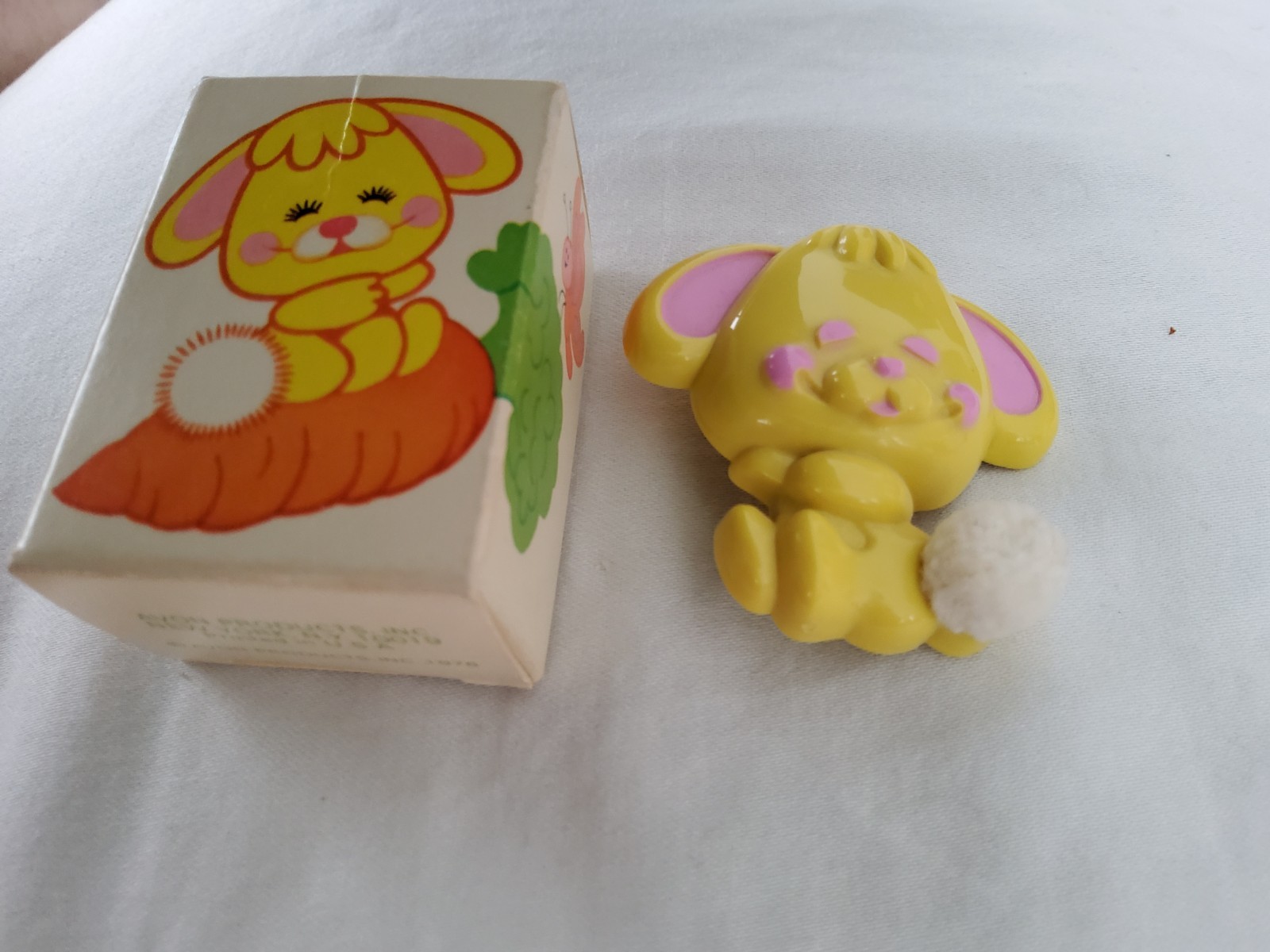 70s VTG Avon Fragrance Glace Pin Pal (CT12) - Cottontail - Spring Easter Rabbit 