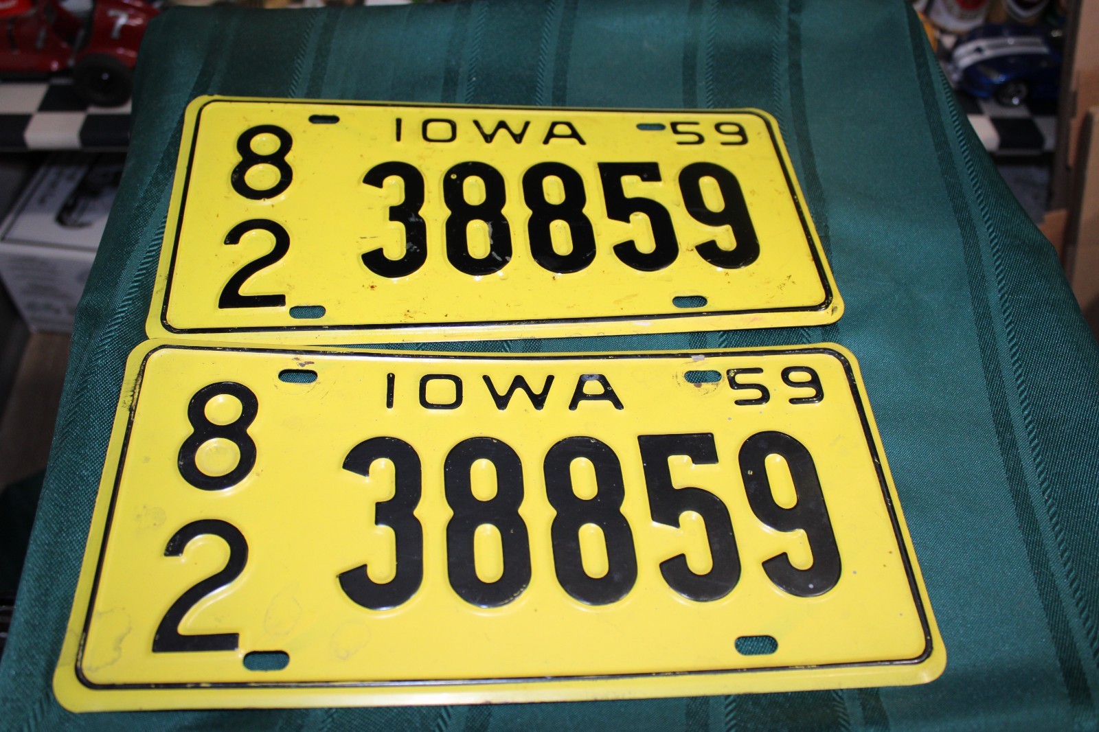 PAIR IOWA LICENSE PLATE 1959 SCOTT COUNTY 82-38859  NICE