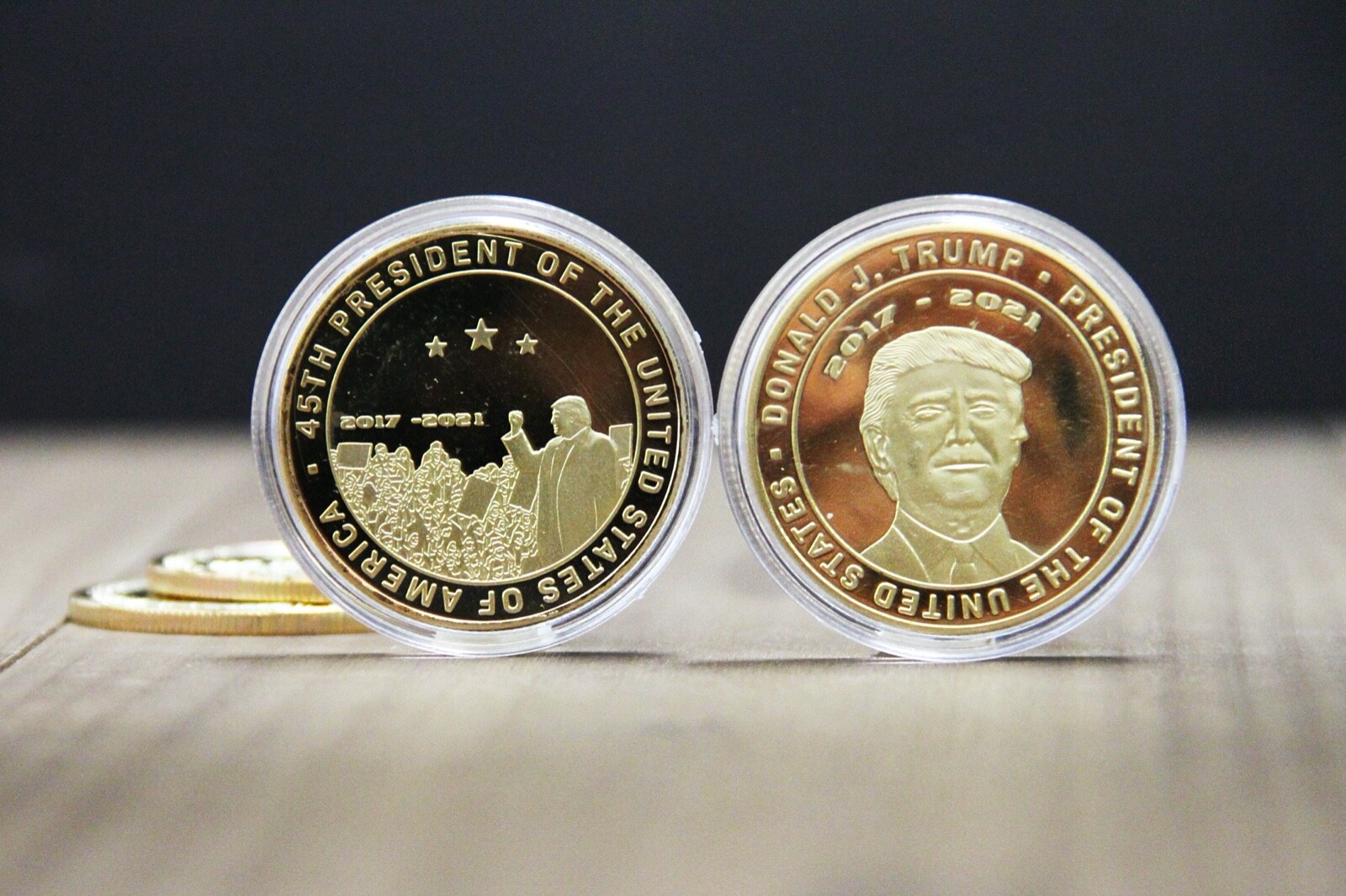 2017 DONALD TRUMP  Presidential Gold Plated Tribute Coin with Blue Velvet Case