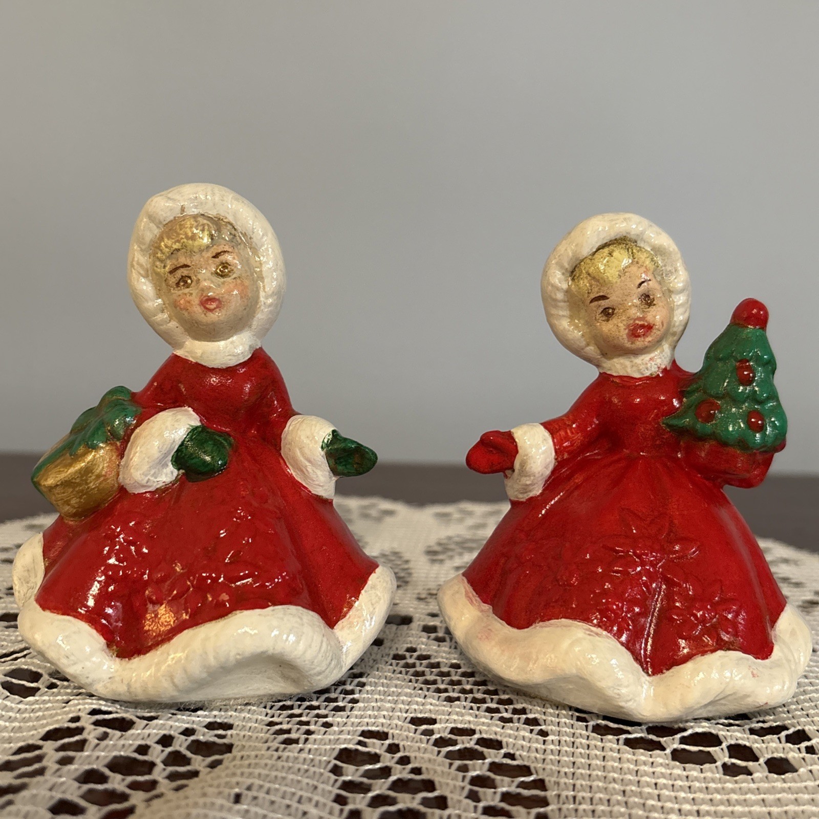 Vintage Christmas Girl Shopper Girls Holders w/ Christmas Tree And Christmas GIF