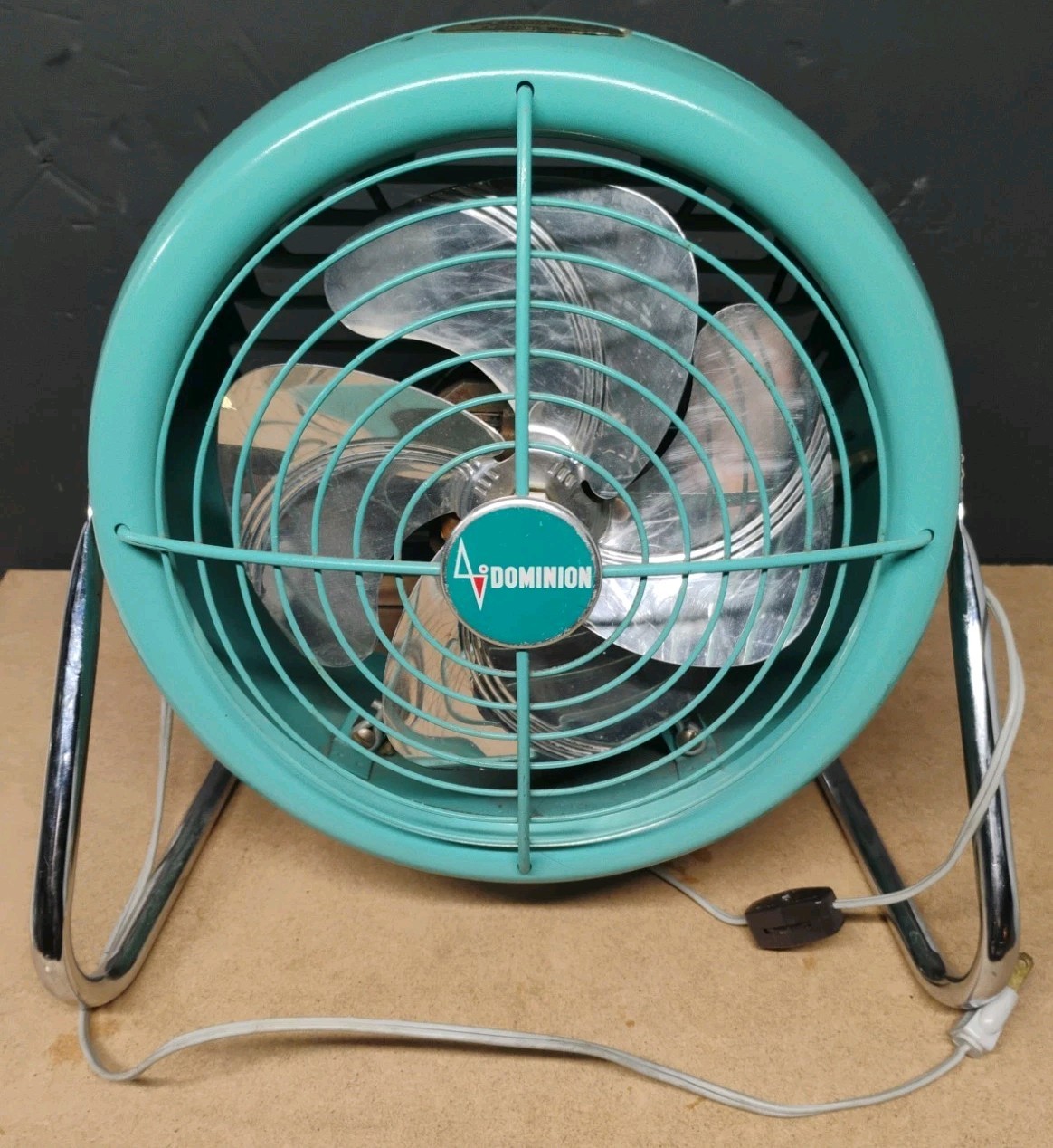 Vintage Dominion Table Fan - Model 2007 MCM Vintage Dominion Table Fan - Model 2007 MCM