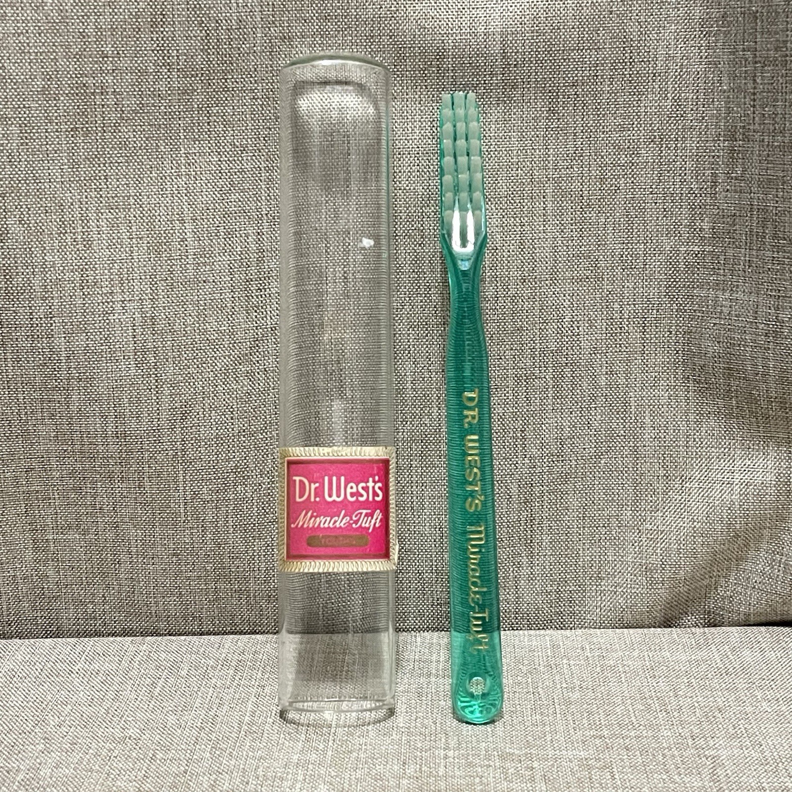 VTG 1930s Dr. West’s Exton Miracle Tuft Toothbrush In Glass Youths Aqua Green