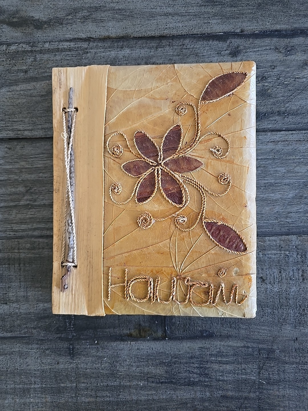 NEW Vintage HAWAII Flower 3-D Leaves And Wood Photo Album 