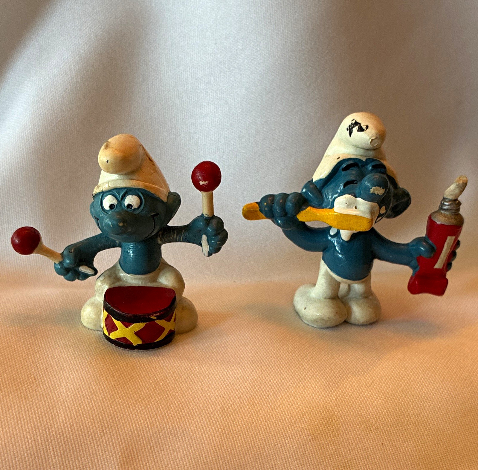 Peyo The Smurfs Lot of 2 Plastic Figurines Drummer & Toothbrushing Smurf