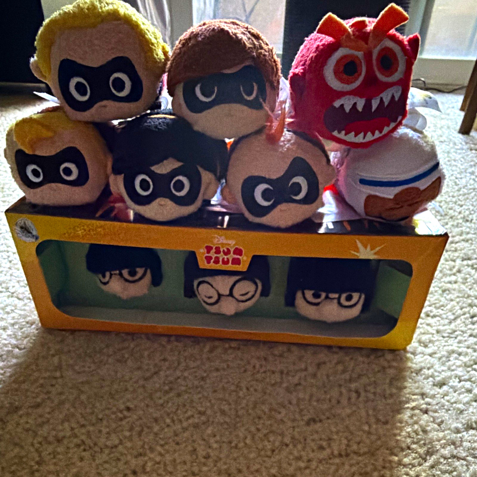 Tsum Tsum Disney The Incredibles Mini Plush and the Edna Mode box. A total of 10