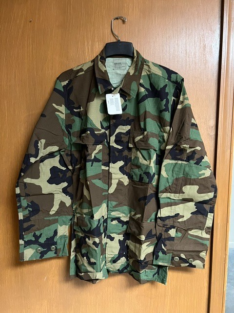 U.S. G.I. Hot Weather Field Shirt, Woodland, Unused Size Medium/ Extra Long