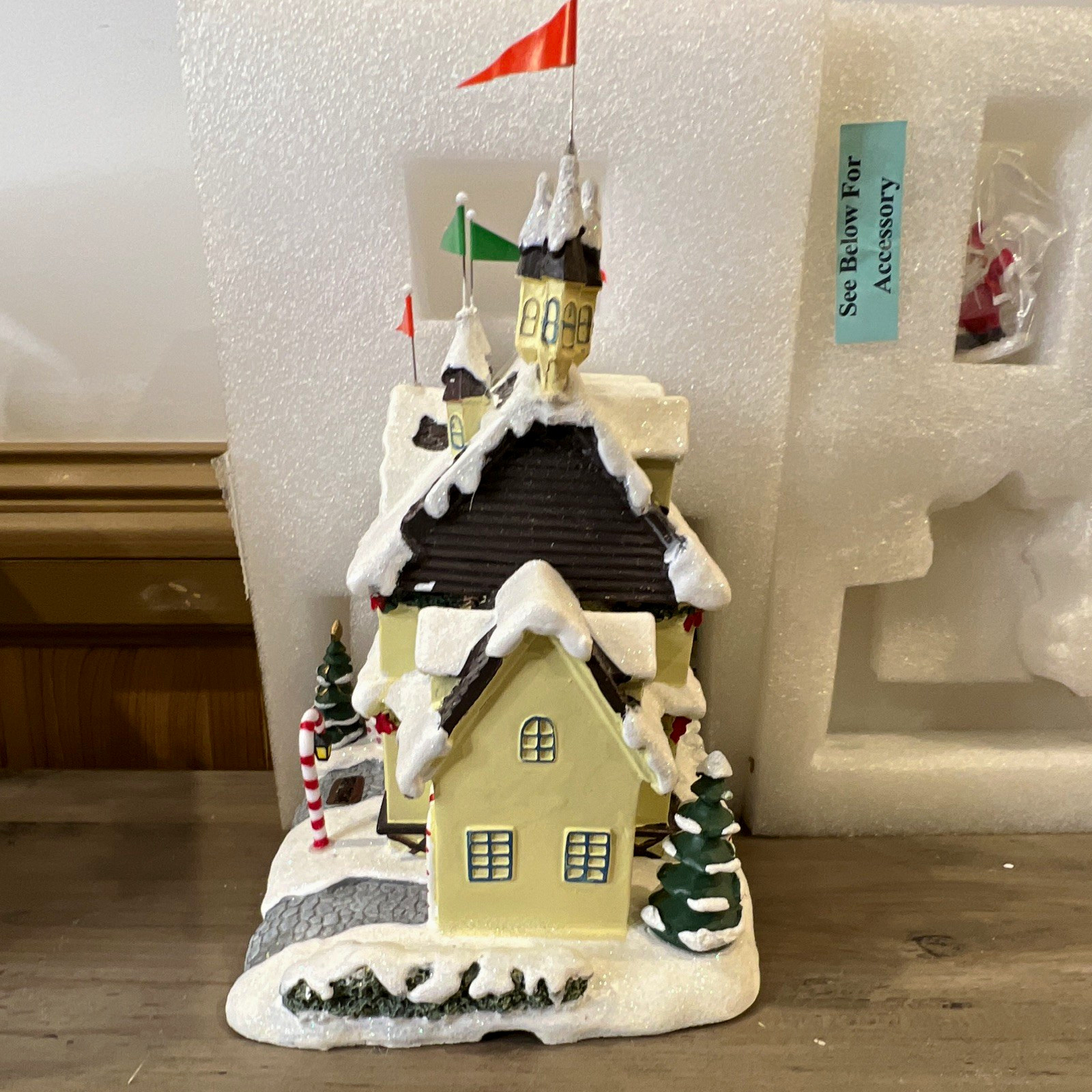 Hawthorne Village Rudolph’s Christmas Town Santa & Mrs. Claus Castle COA Box