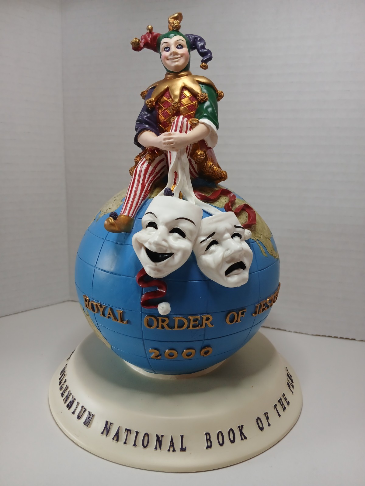 R0J JESTERS RARE 2000 NAT BOOK OF THE PLAY WORLD GLOBE FIGURE, Masonic Freemason
