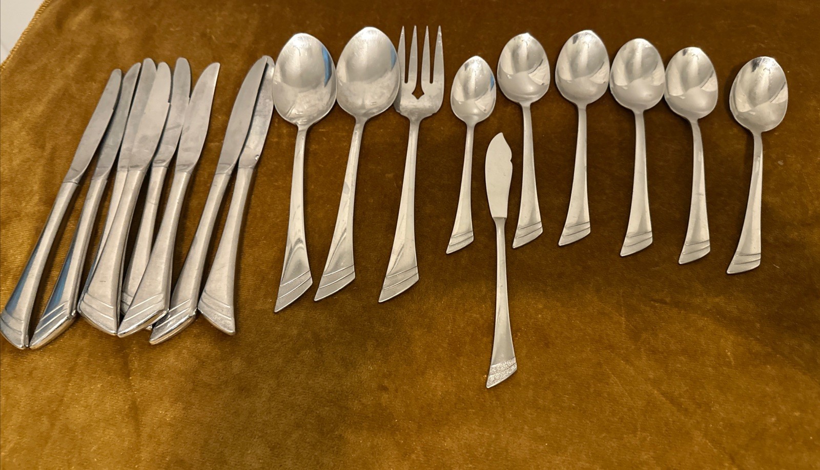 Oneida Stanza Stainless Flatware 20 Pcs USA Silvertone Oneida Stanza Stainless Flatware 20 Pcs USA Silvertone