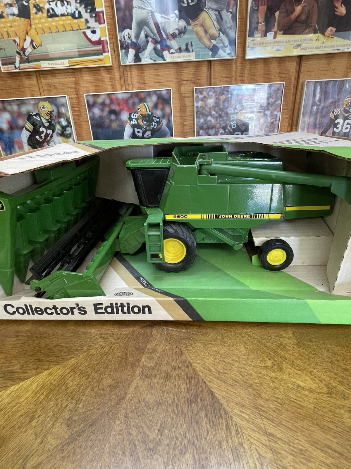 VTG 1989 John Deere 9600 Combine 1:28 Scale Collector's Edition - New