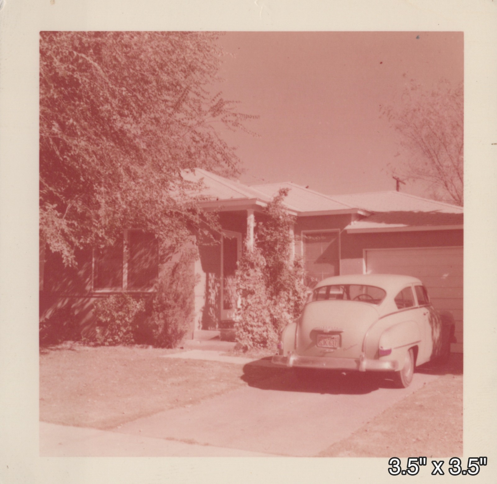 1959 Volkswagen VW Beetle Bug Rear View House Faded Red VINTAGE PHOTO