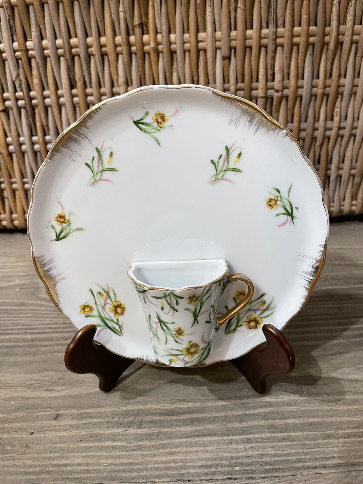 Daffodil China Wall Pocket Planter Tea Cup