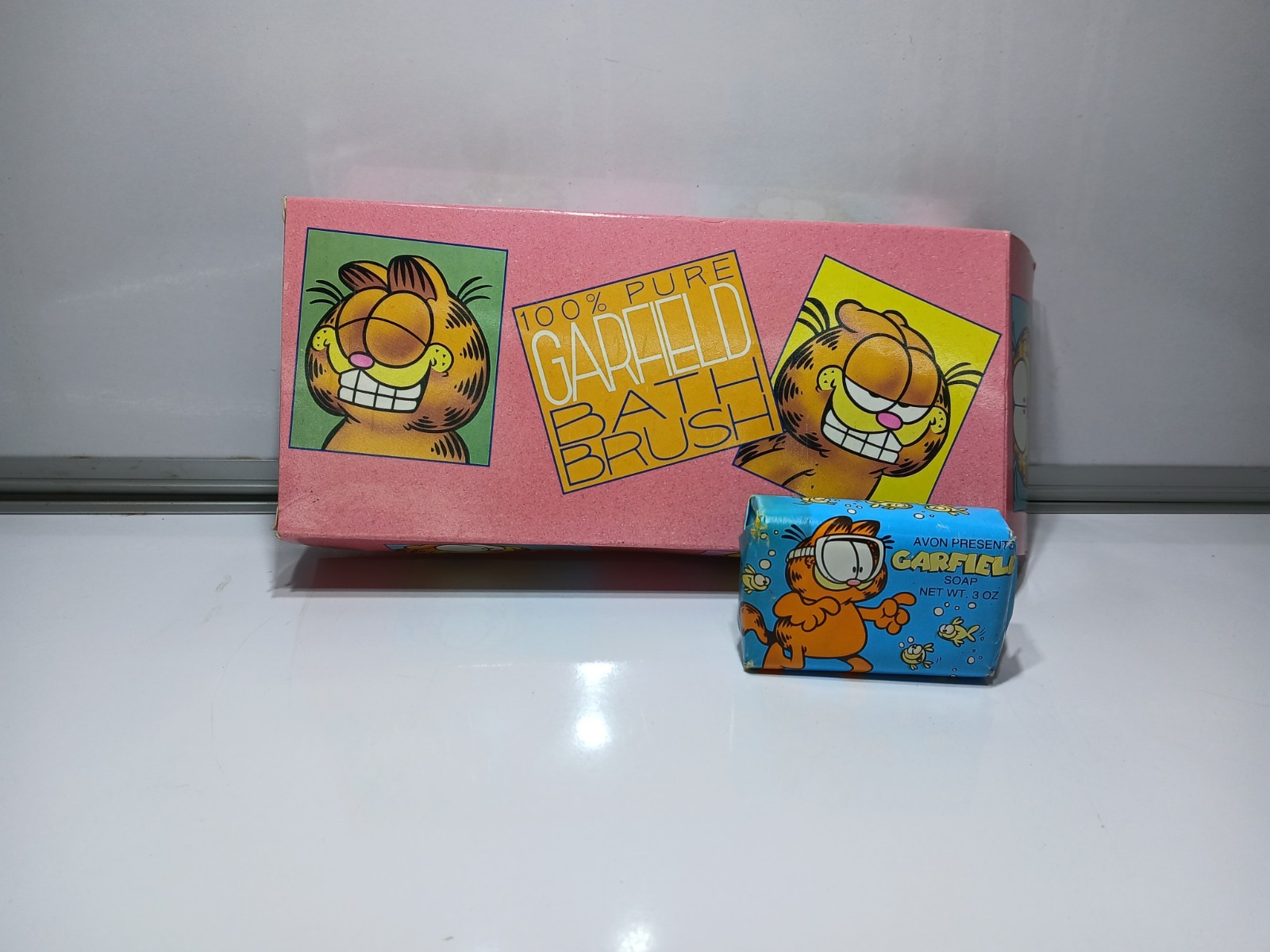 Garfield Bath Brush And 2 Soap Bars Vintage 1978
