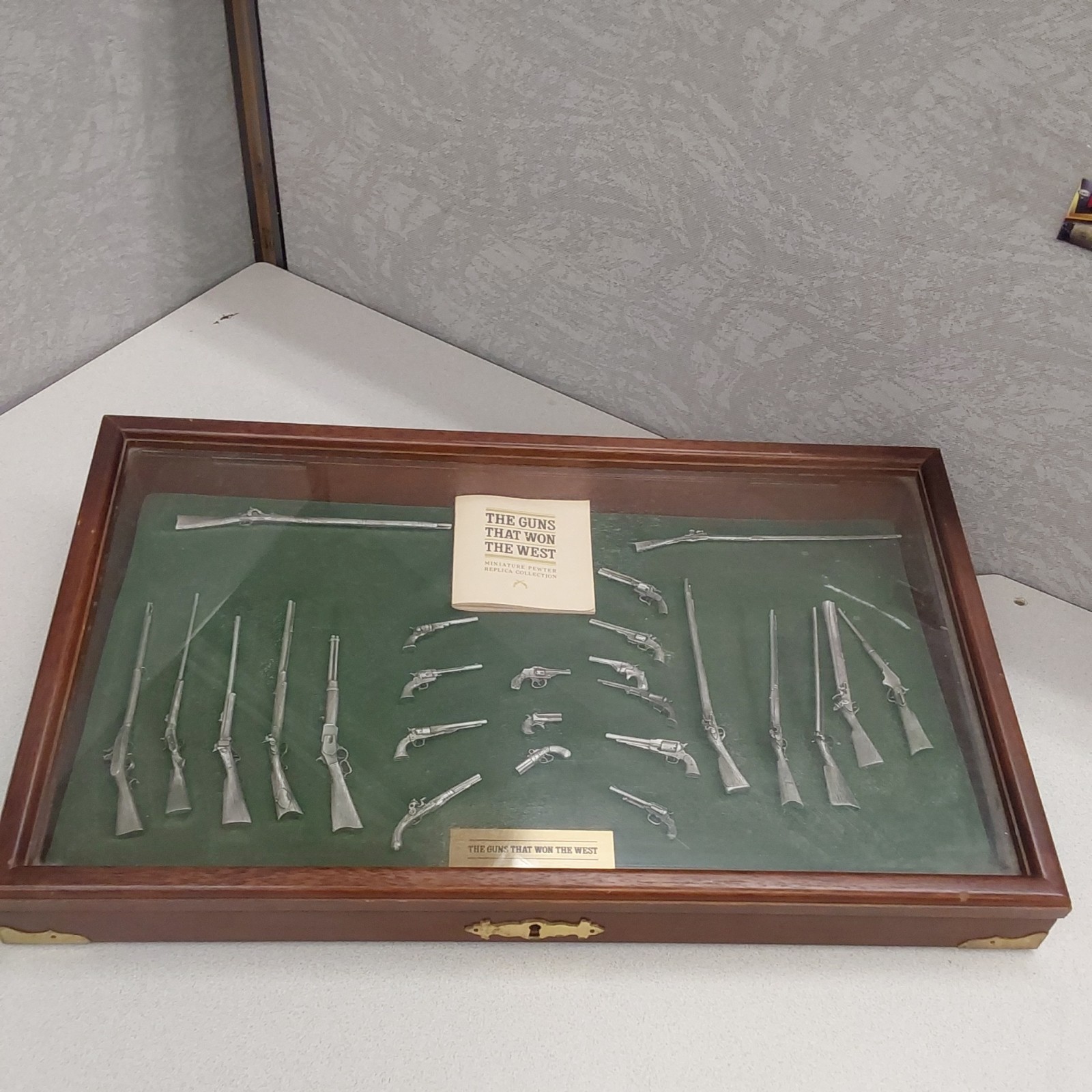 Franklin Mint Guns That Won The West 25 Gun Pewter Set  Nice Condition