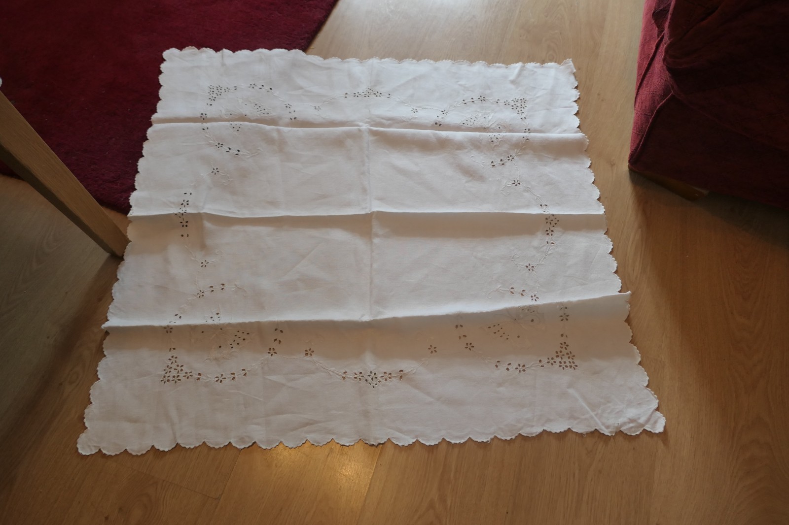 Vintage  White square Tablecloth (7) scalloped edges