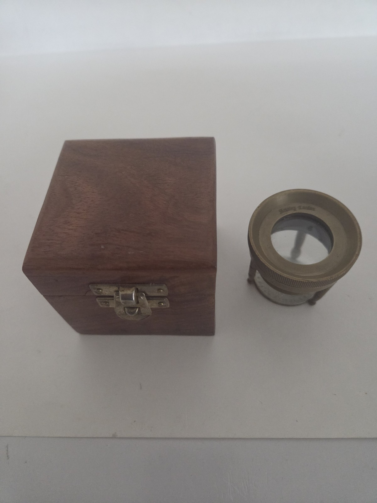 VINTAGE STANLEY OF LONDON BRASS MAGNIFYING GLASS  BENCH TOOL IN WOODEN BOX 