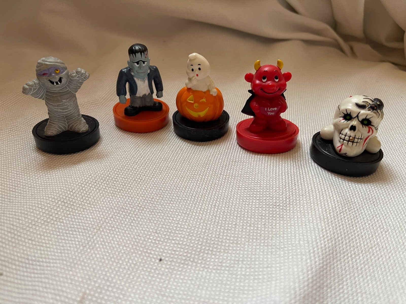5 Vintage  RUSS BERRIE Mini Halloween Figurines STAMPS