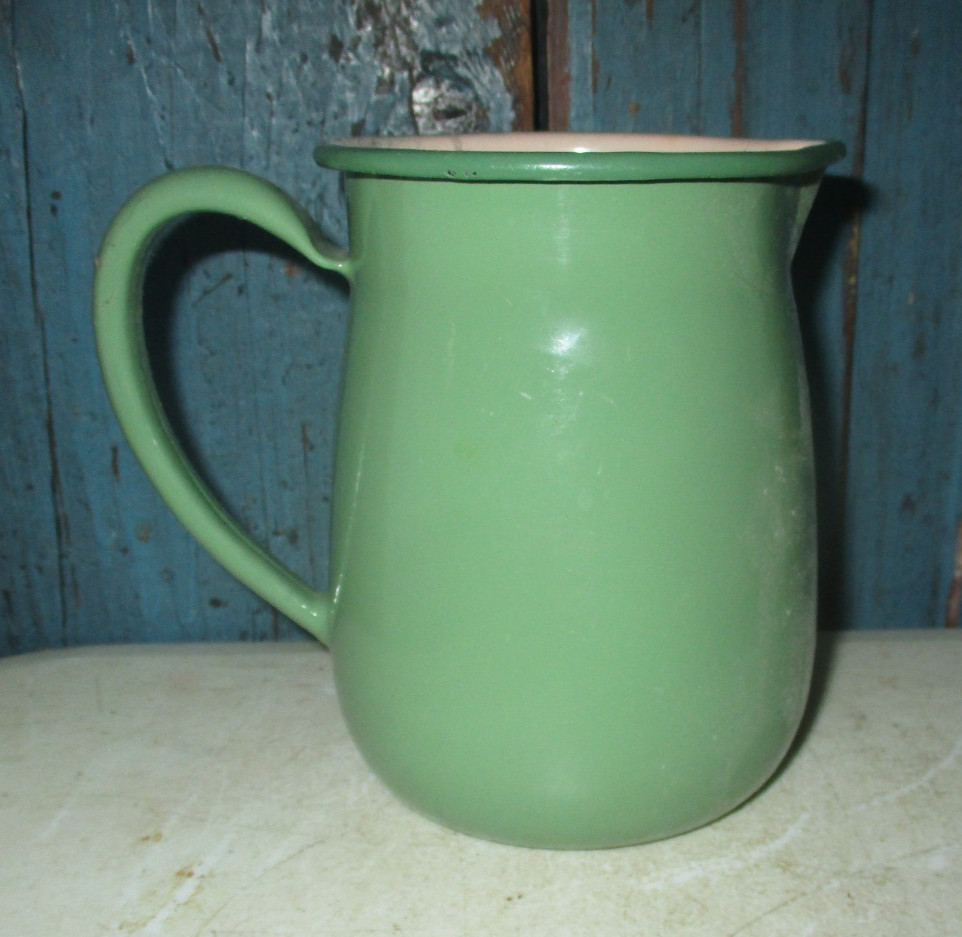 VINTAGE CA 1940'S GREEN ENAMELWARE CREAMER PITCHER NEVER USED