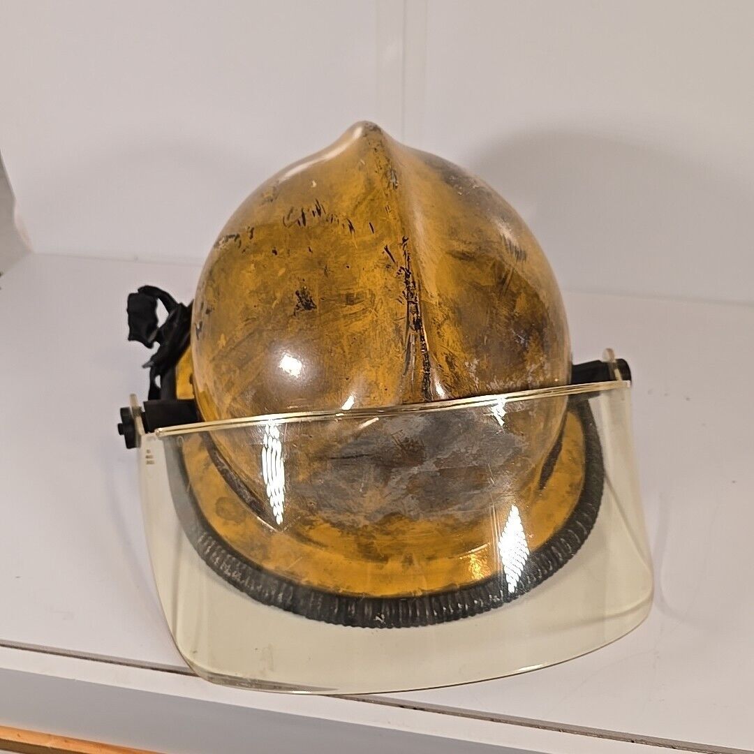 Cairns And Brothers 660C Metro Yellow Fireman's Helmet w/ Visor & Liner 