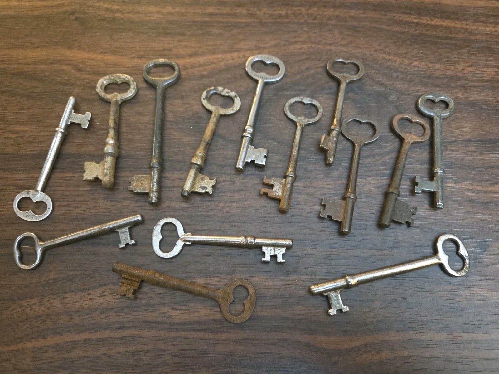 LOT OF 14 VINTAGE MIXED SKELETON KEYS ANTIQUE