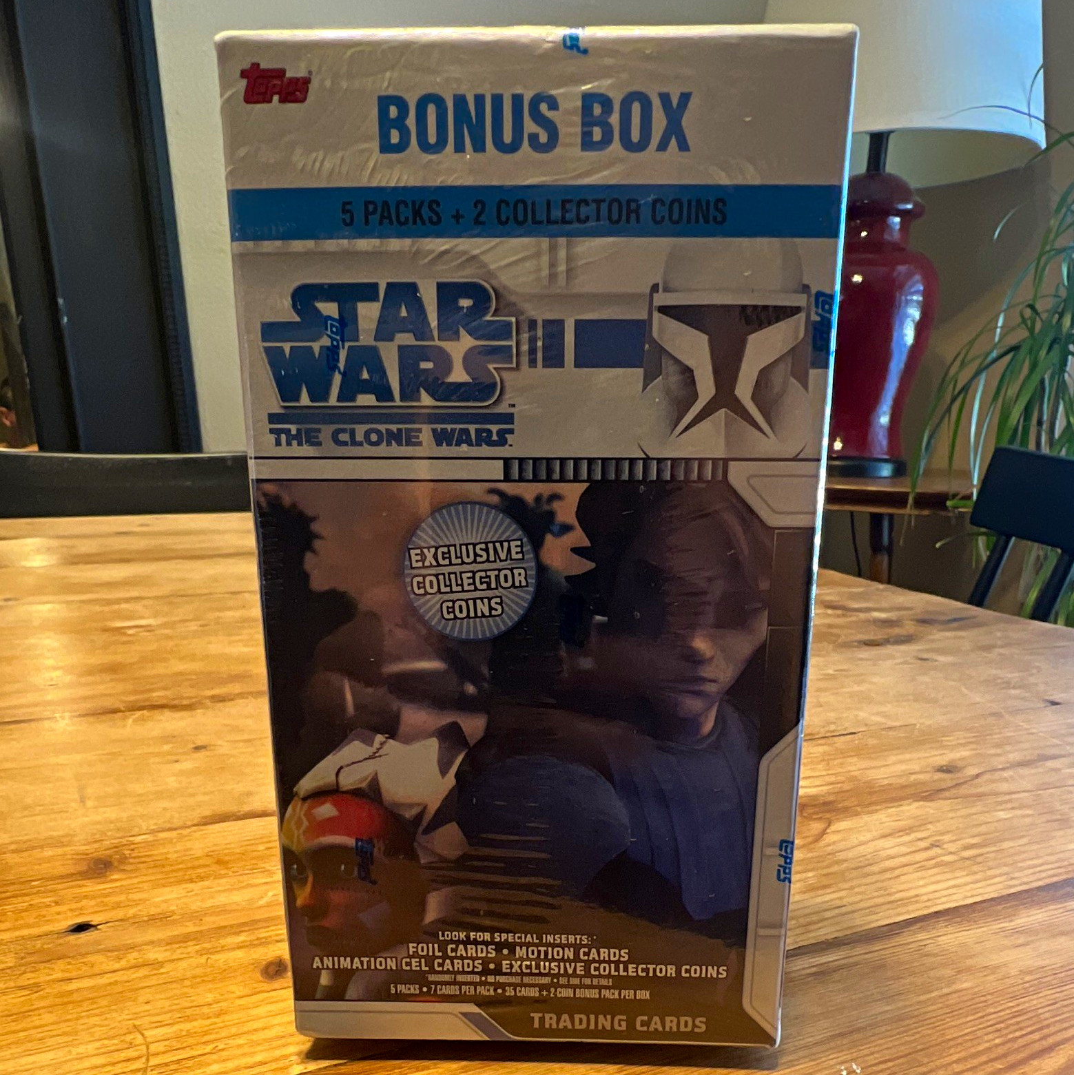 Topps Star Wars: The Clone Wars 2008 Bonus Box 5 Packs + 2 Collector Coins