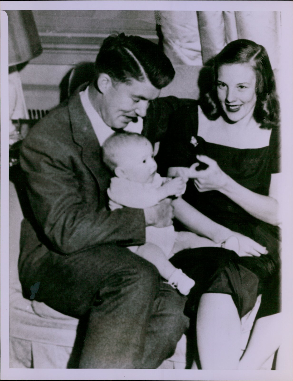 GA38 Original Photo BEAUTIFUL FAMILY Mother Father Adorable Baby Playing Laugh