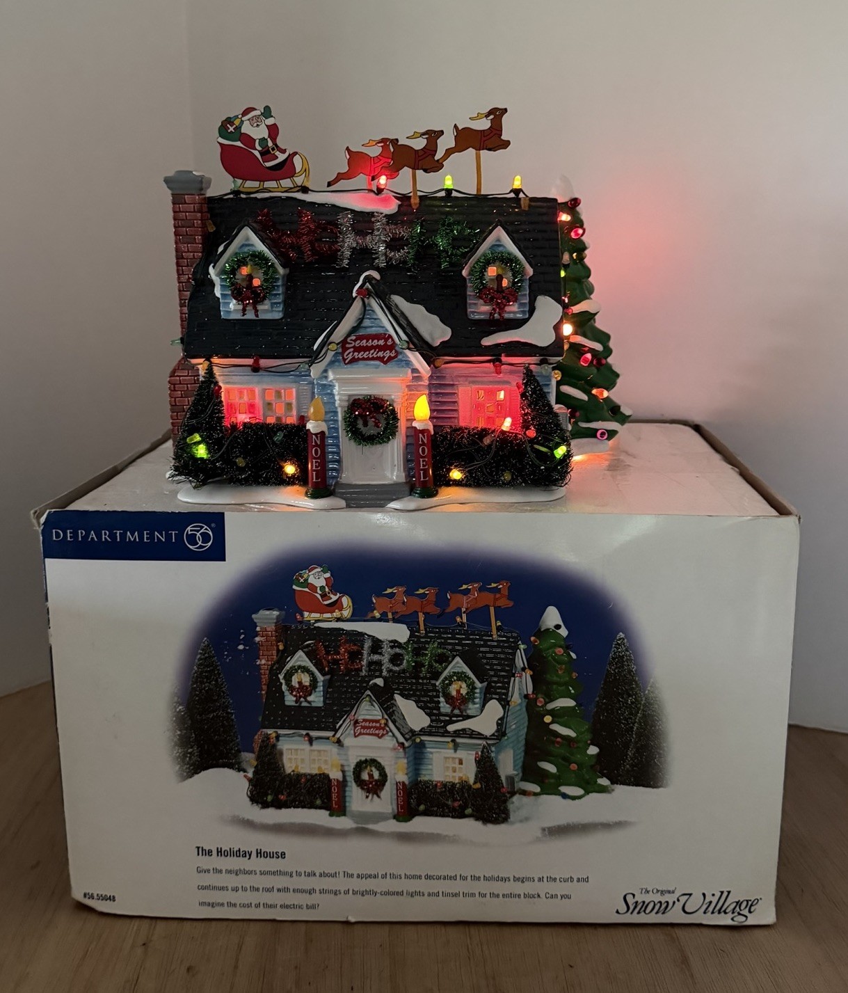 DEPARTMENT 56 SNOW VILLAGE THE HOLIDAY HOUSE 56.55048 LIGHTED WORKS W/ BOX