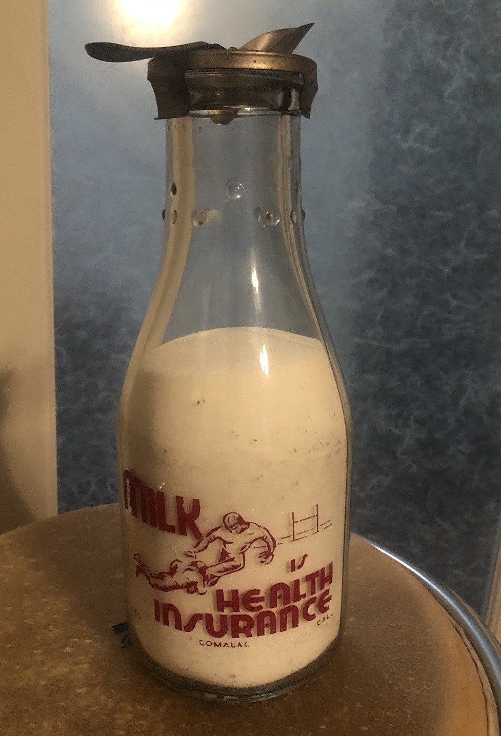 VNTG SOUTHERN CALIFORNIA GLASS MILK BOTTLE RED PYRO  SLOGAN W/ METAL LID 1920-30