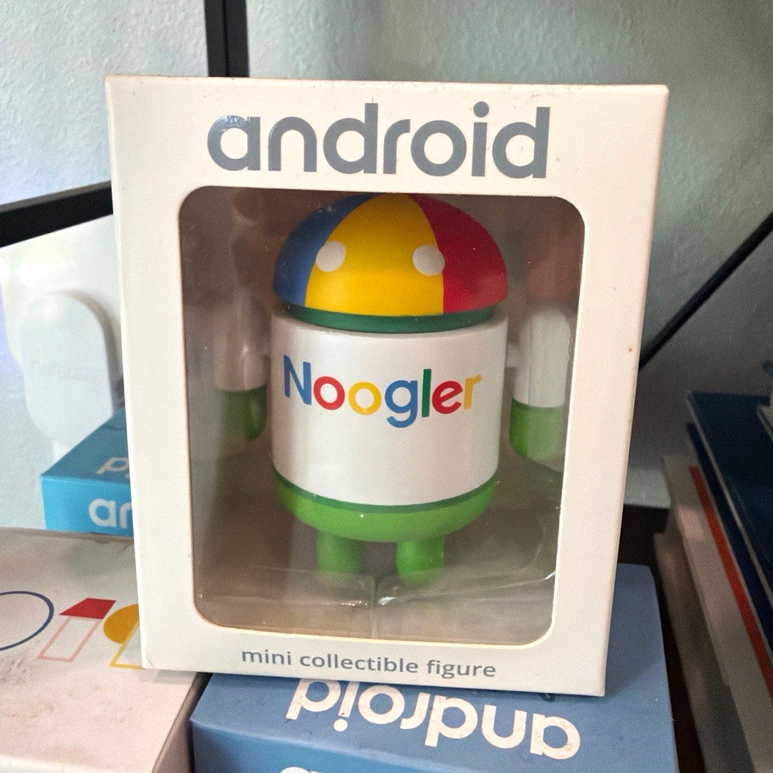 Android Mini Collectible Noogler Special Edition Vinyl Figure Dead Zebra Google Android Mini Collectible Noogler Special Edition Vinyl Figure Dead Zebra Google