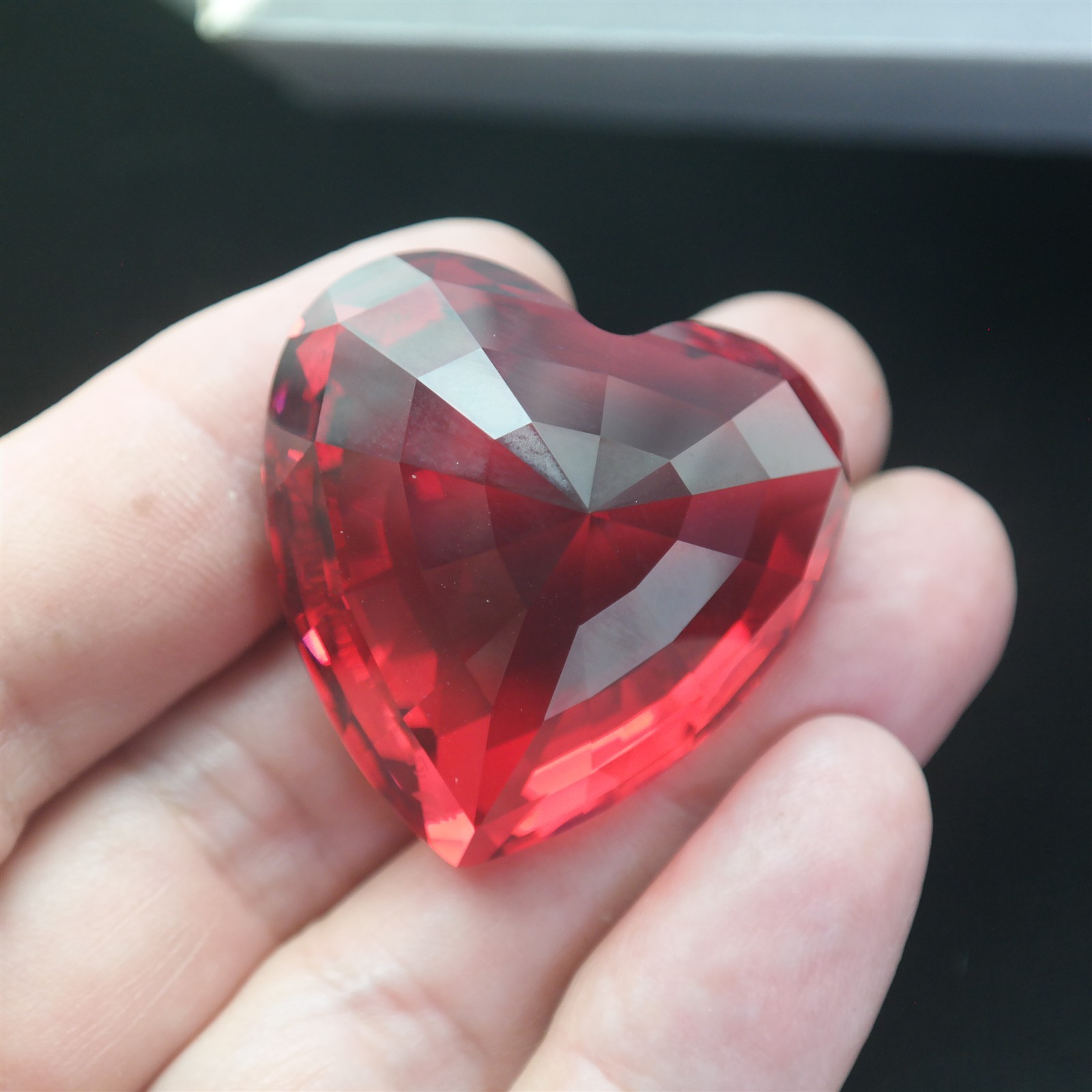 1998 Swarovski SCS Renewal Gift Ruby Red Crystal Heart Paperweight #215371 Boxed