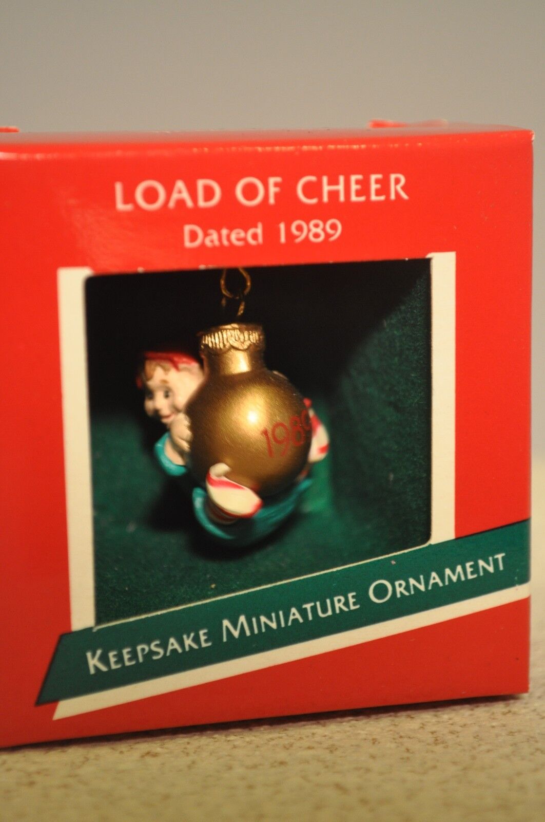 Hallmark - Load of Cheer - Elf Holding on to Globe Ornament - Classic Miniature