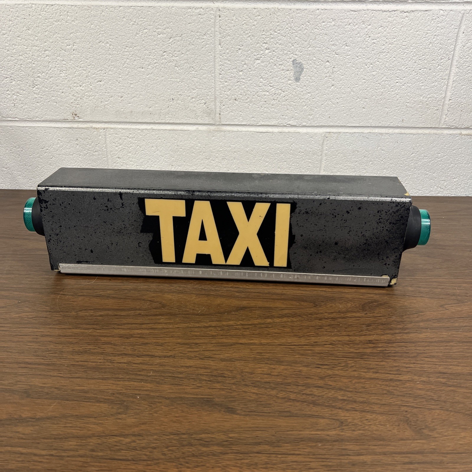 VINTAGE ORIGINAL TAXI CAB LIGHTED ROOF TOPPER SIGN LIGHT NYC STYLE