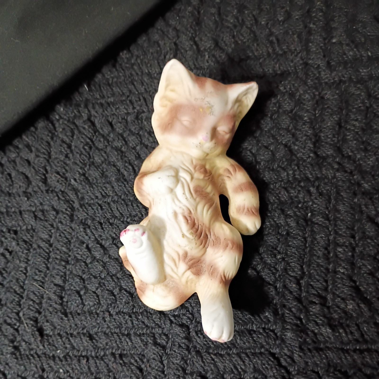 CAT ON BACK CERAMIC  FIGURINE 4\